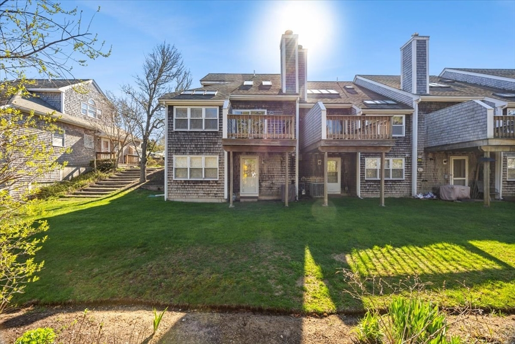 30 Harbor Hill Dr 30