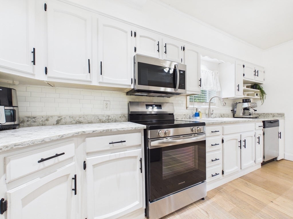 36 Bellevue Ave, North Smithfield, RI Photo #18