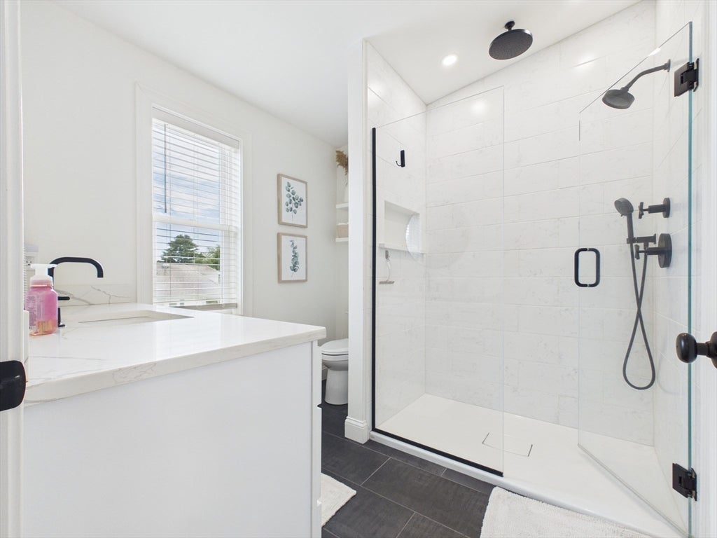 36 Bellevue Ave, North Smithfield, RI Photo #22