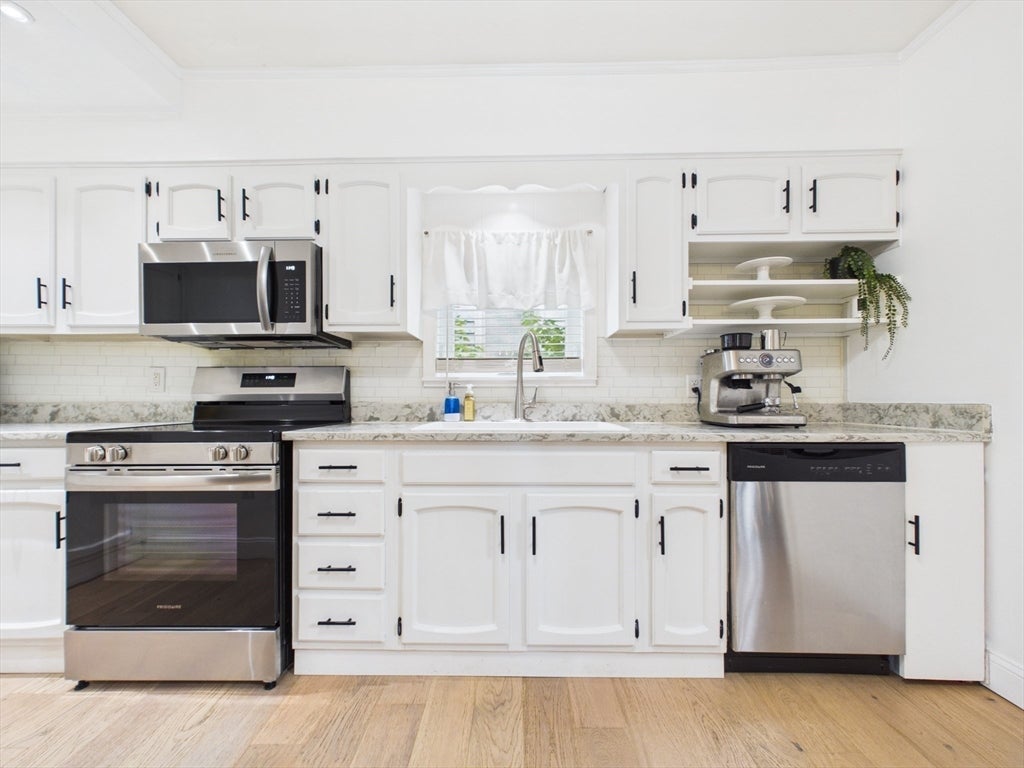 36 Bellevue Ave, North Smithfield, RI Photo #17