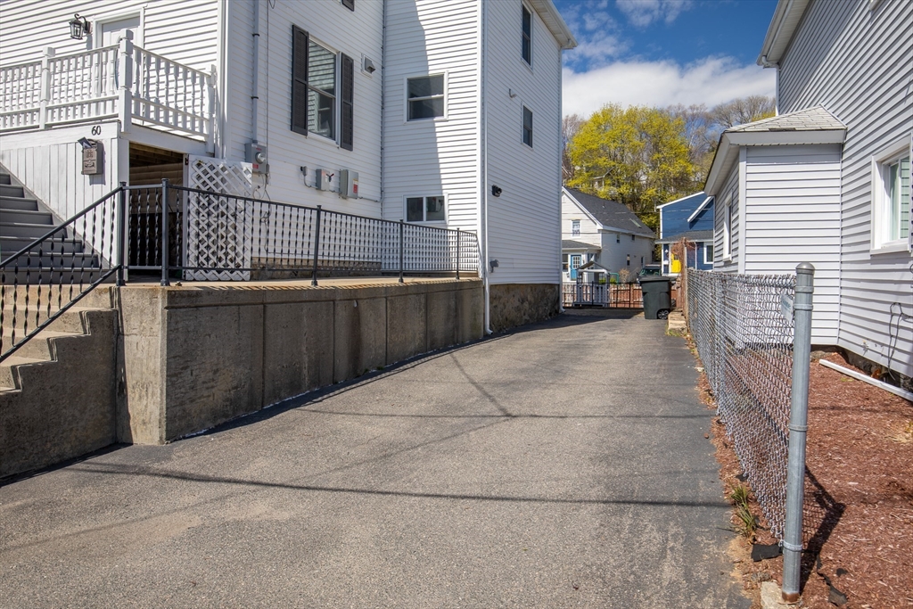 60 Roy St