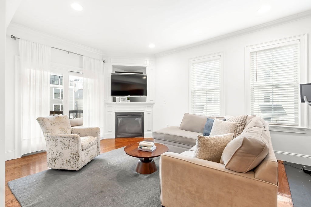 200 W 6th St 2