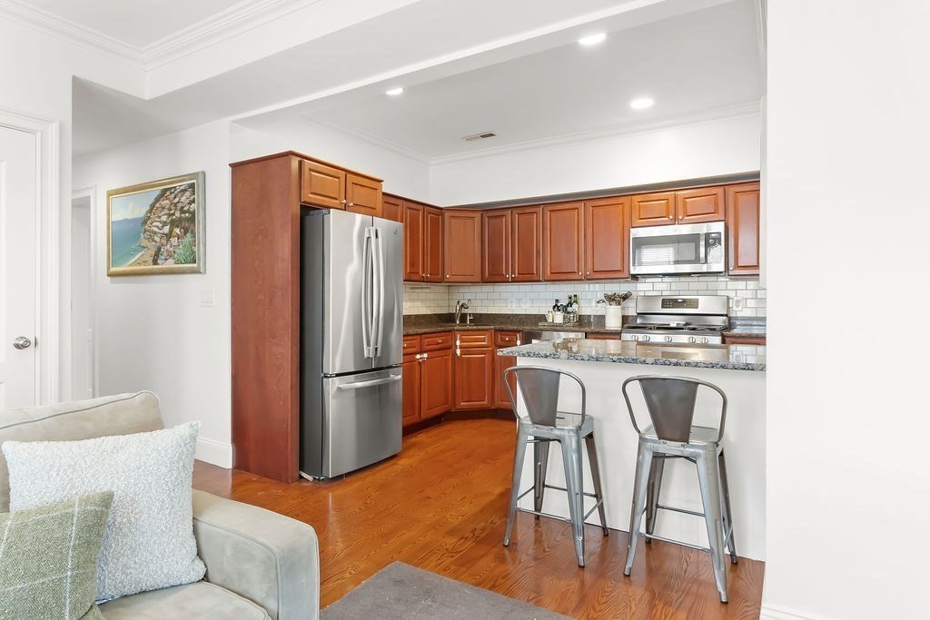 200 W 6th St 2