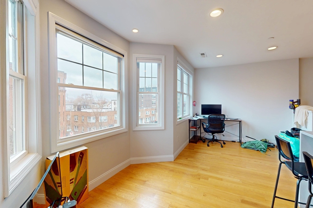 375 Dorchester St 3