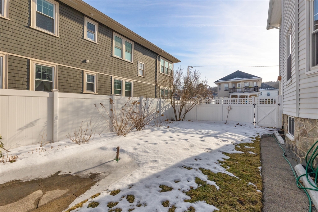 Boston, Massachusetts 02131, United States, 4 Bedrooms Bedrooms, ,2 BathroomsBathrooms,Residential,Active,77926