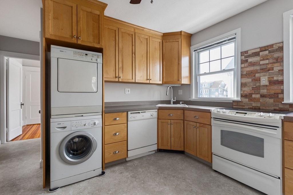 Boston, Massachusetts 02131, United States, 4 Bedrooms Bedrooms, ,2 BathroomsBathrooms,Residential,Active,77926