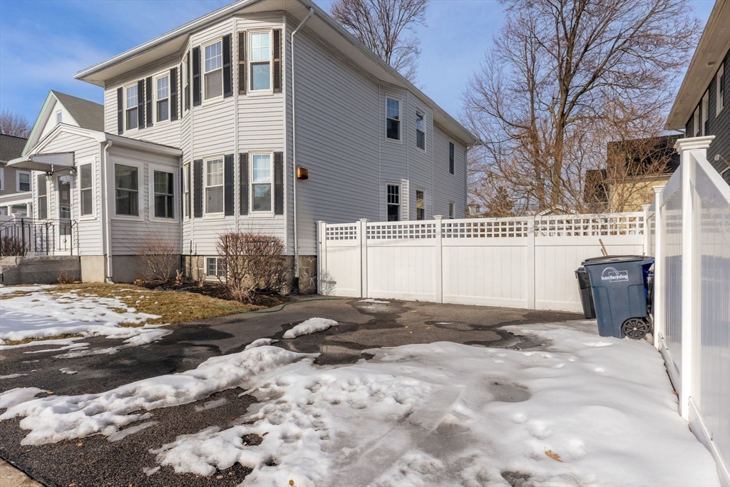 Boston, Massachusetts 02131, United States, 4 Bedrooms Bedrooms, ,2 BathroomsBathrooms,Residential,Active,77926