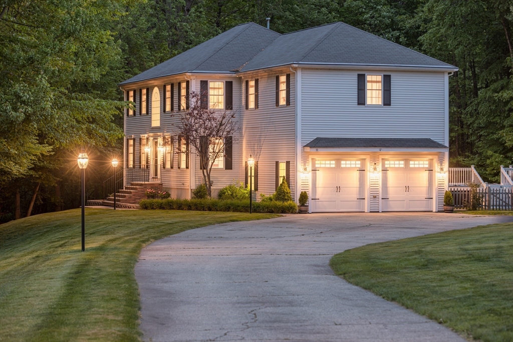 11 Whitewood Cir