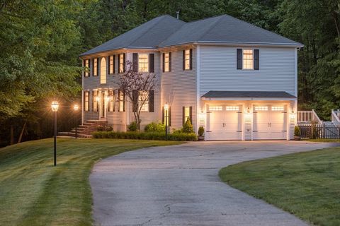 11 Whitewood Cir Amesbury MA 01913
