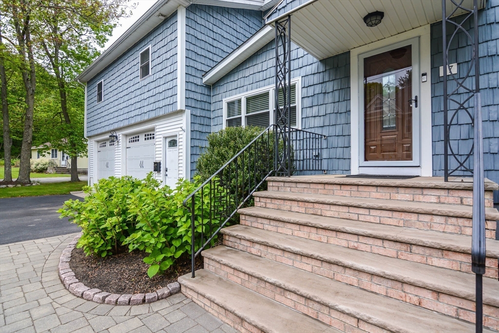 17 Longwood Dr