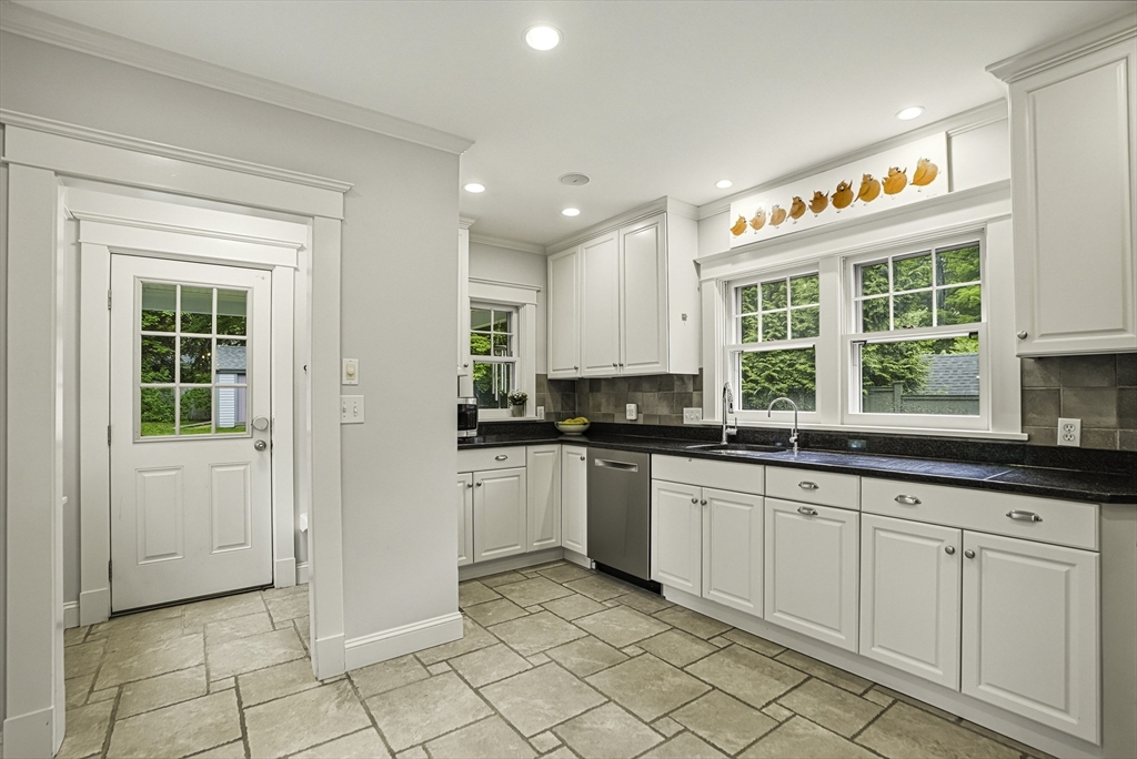 26 Leach Ln