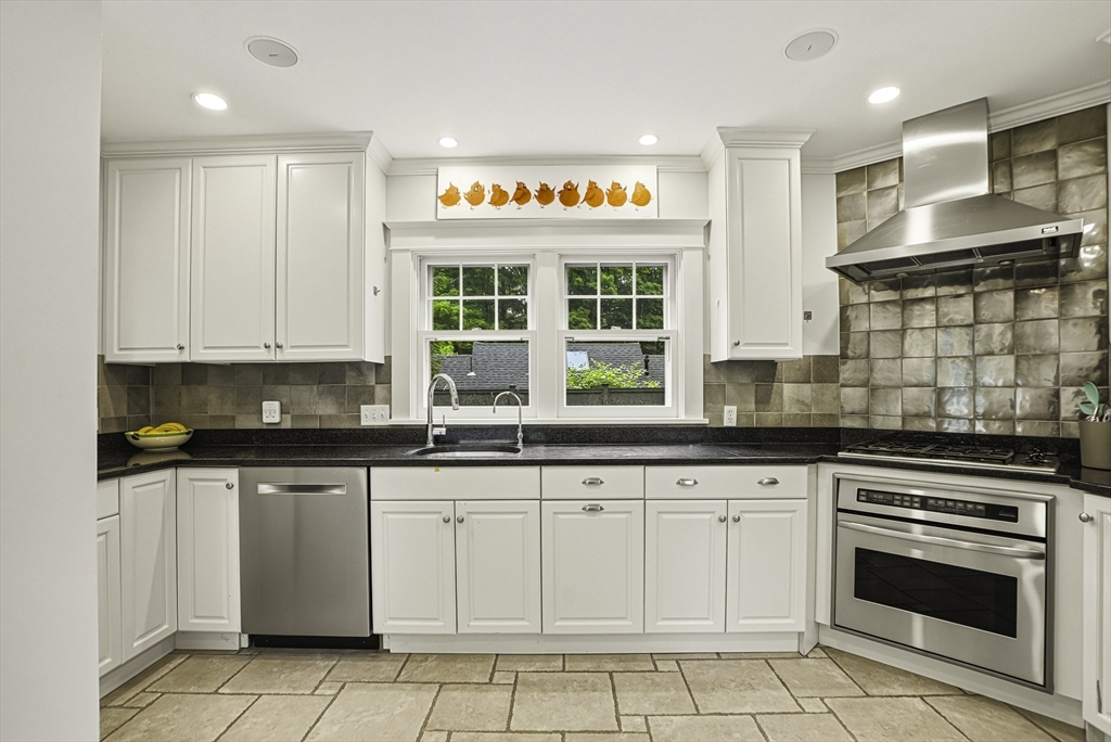 26 Leach Ln
