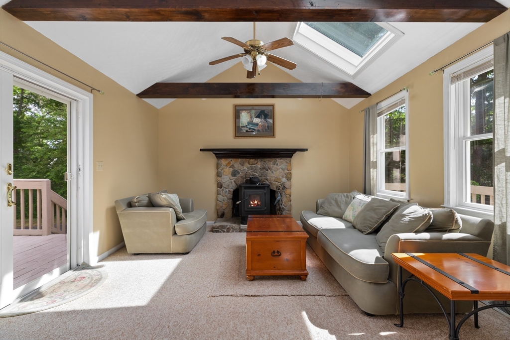 48 Livingston Dr
