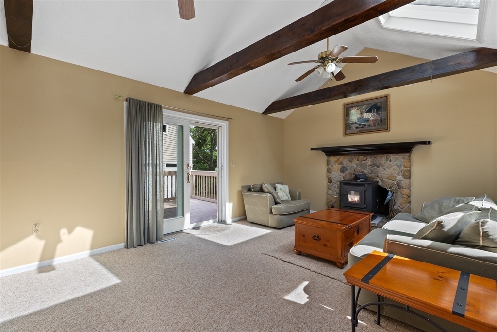 48 Livingston Dr