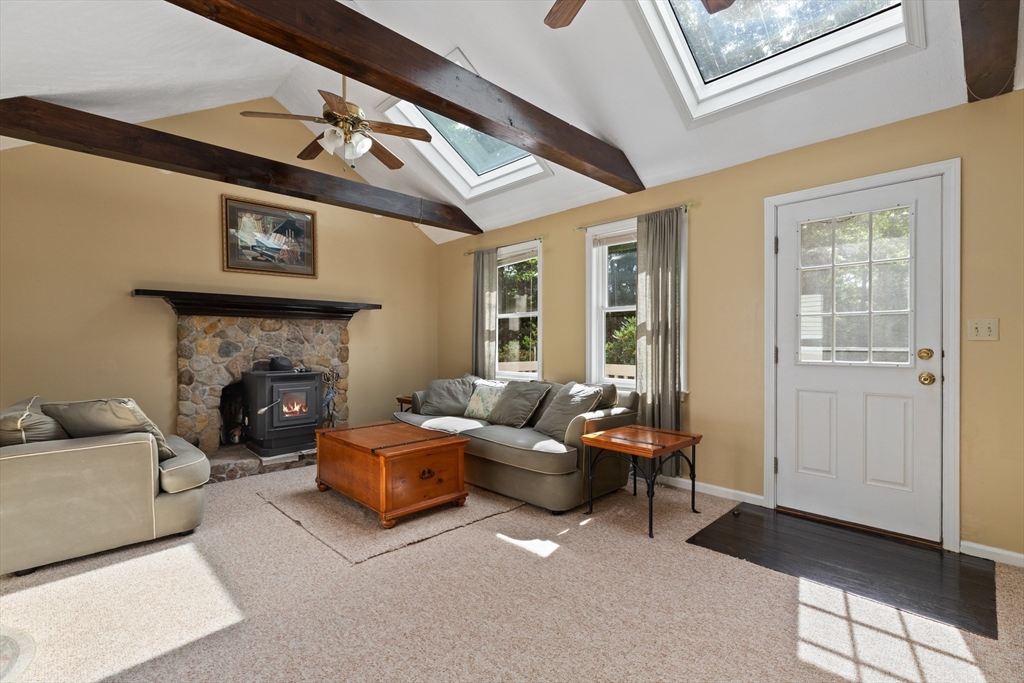 48 Livingston Dr