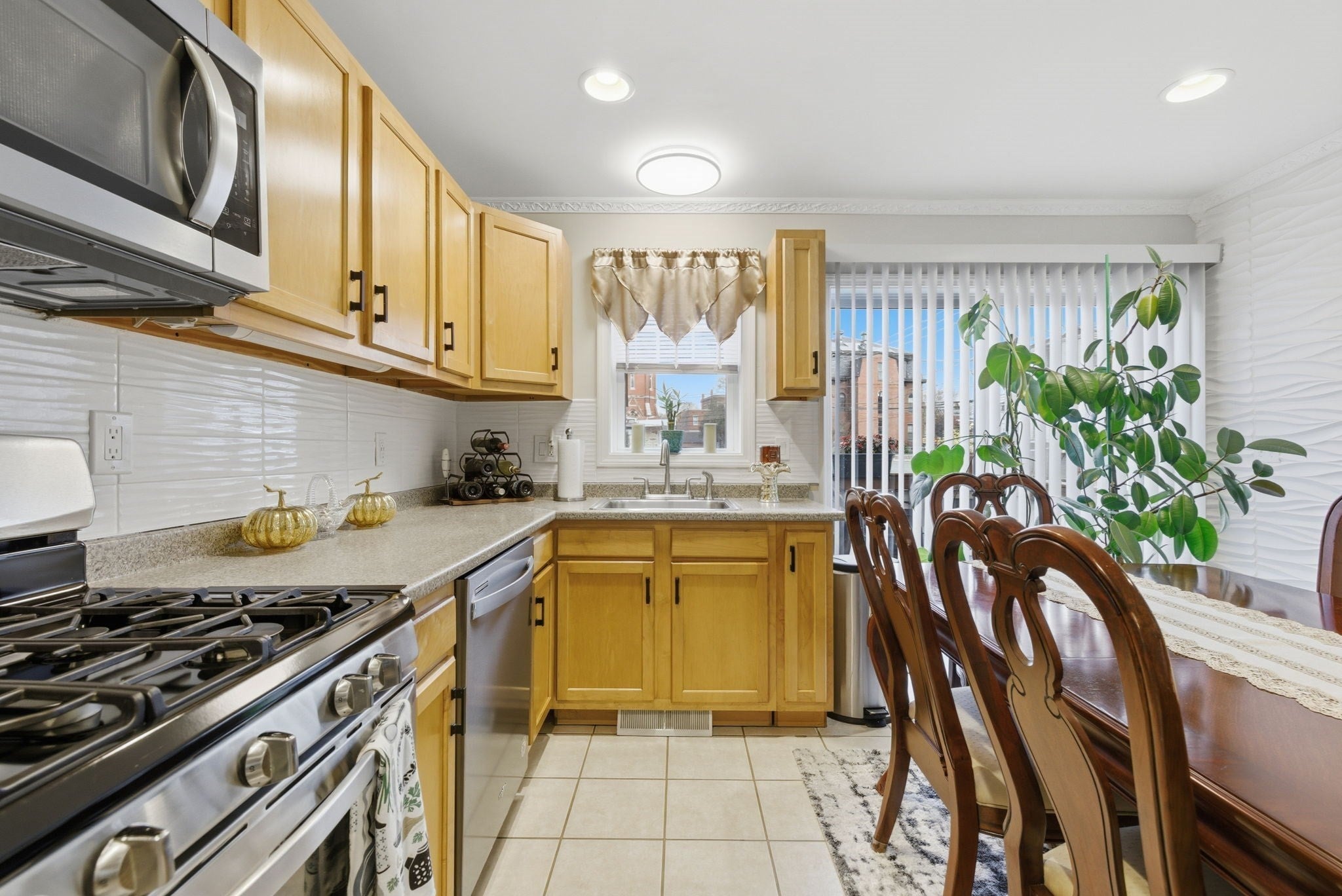 124 Locust St #124, Haverhill, MA, 124 Locust St #124, Haverhill, MA Photo #3