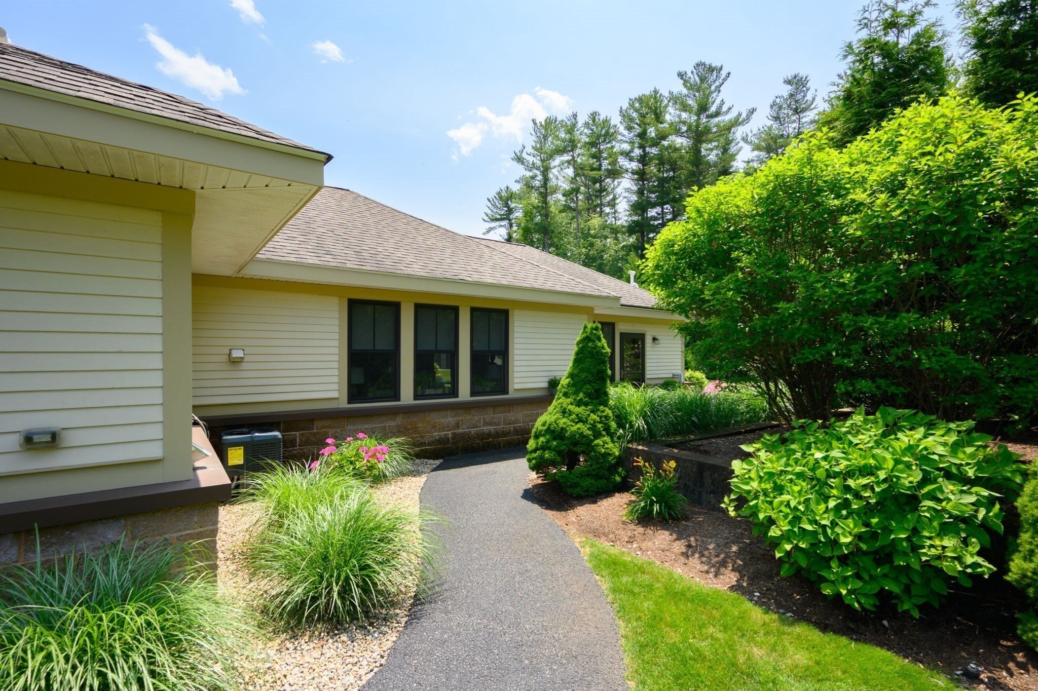 599 Washington St #1, Pembroke, MA Photo #2