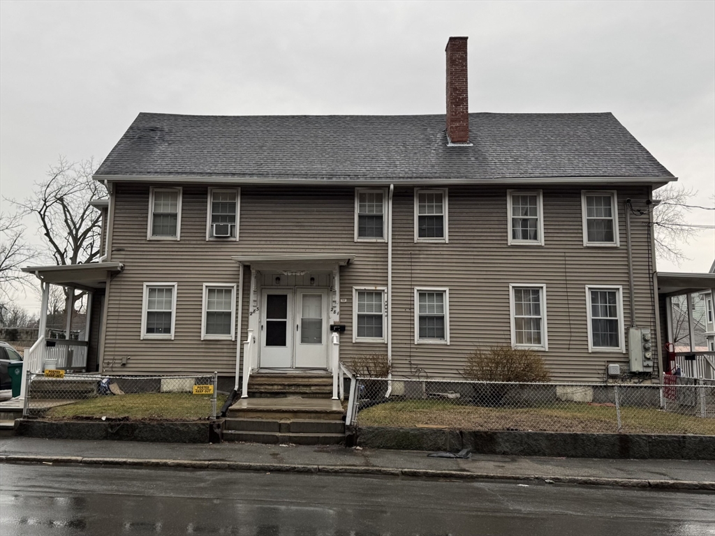 Click for 281 E Merrimack St #1, Lowell, MA slideshow