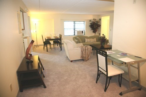 108 Peterborough St. 4F