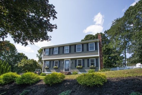 Photo of 6 Pilgrim Heights, Beverly, MA 01915 (MLS # 73480134)