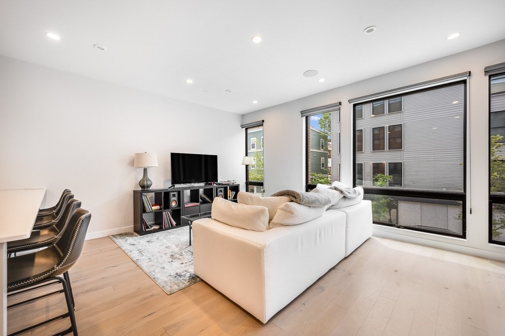 340 W 2nd St 3