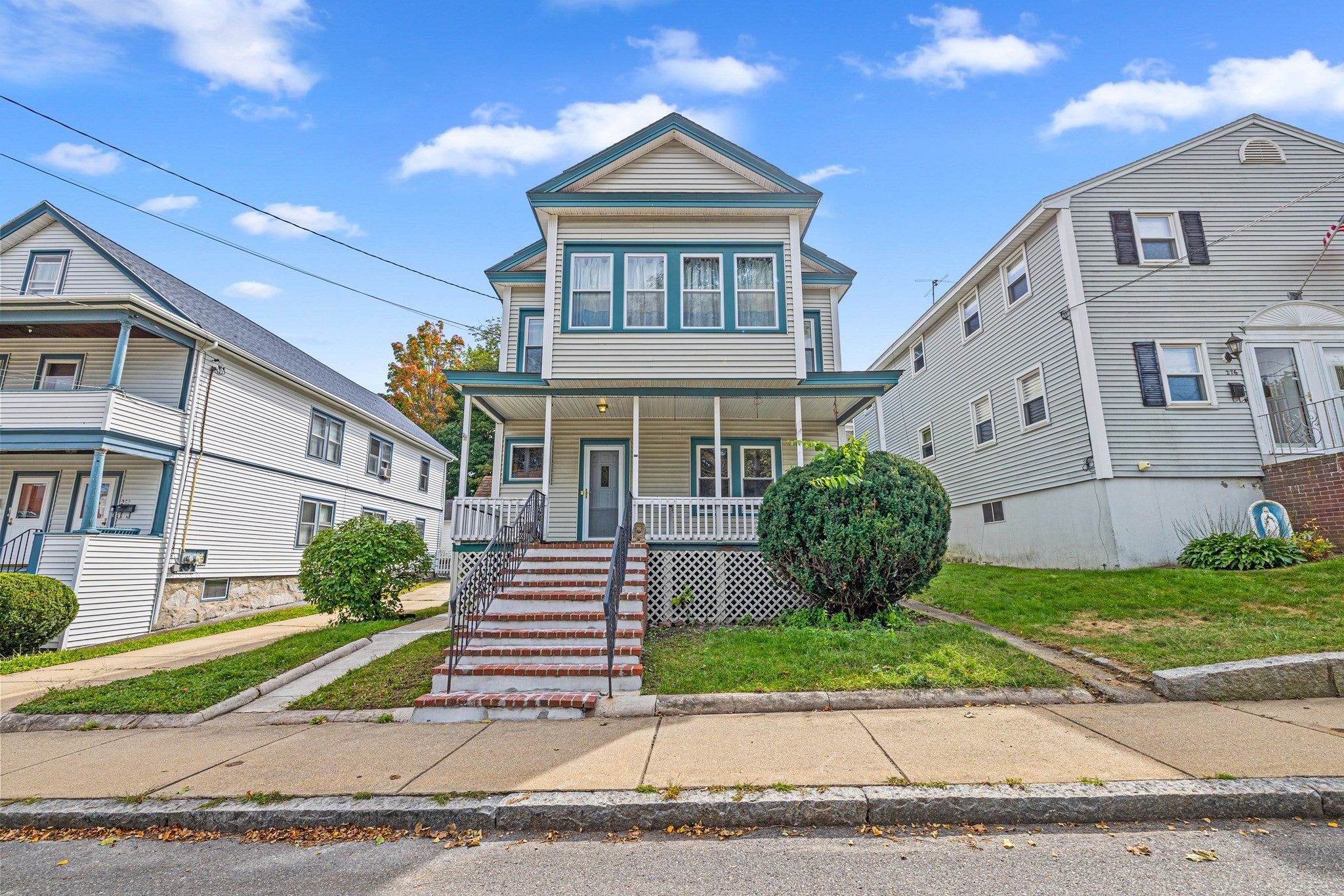 Photo of 272 Shaw St, Lowell, MA