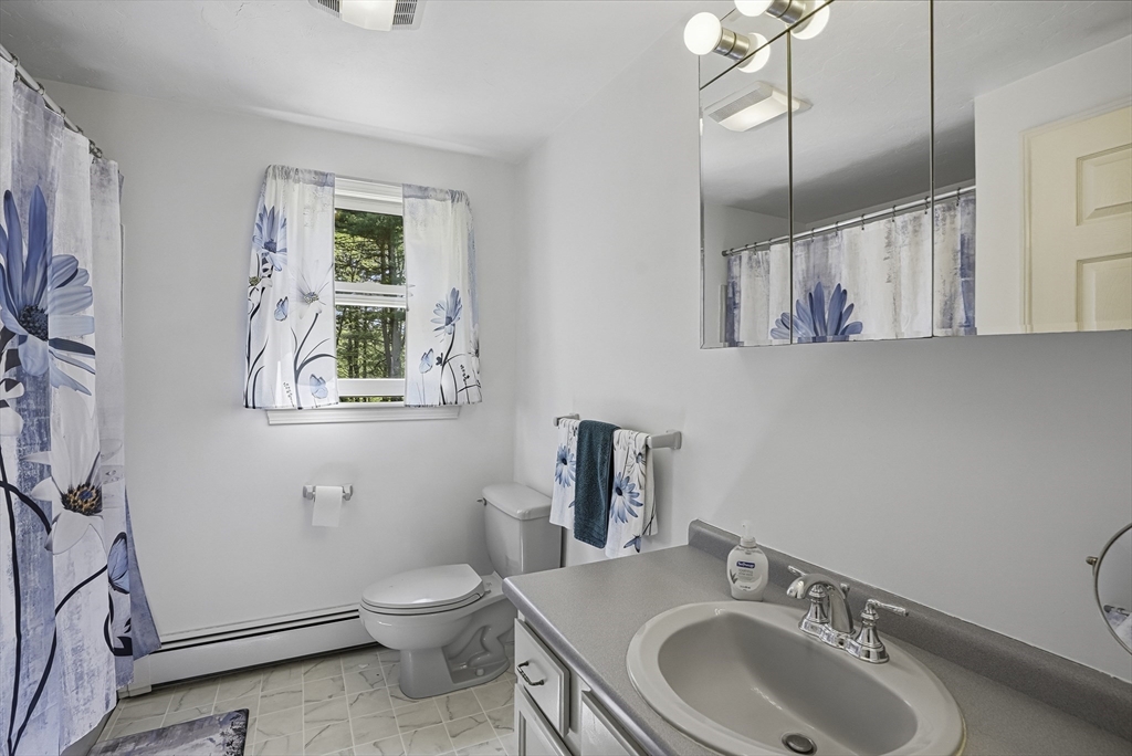 28 Wood Dr, Mendon, MA Photo #32