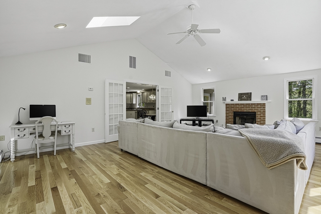 28 Wood Dr, Mendon, MA Photo #12