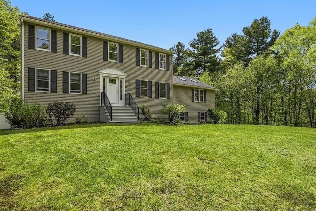 28 Wood Dr, Mendon, MA Photo #2