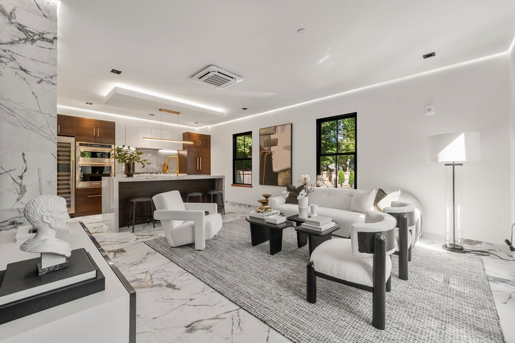 302 Elliot St. Carriage House N 3