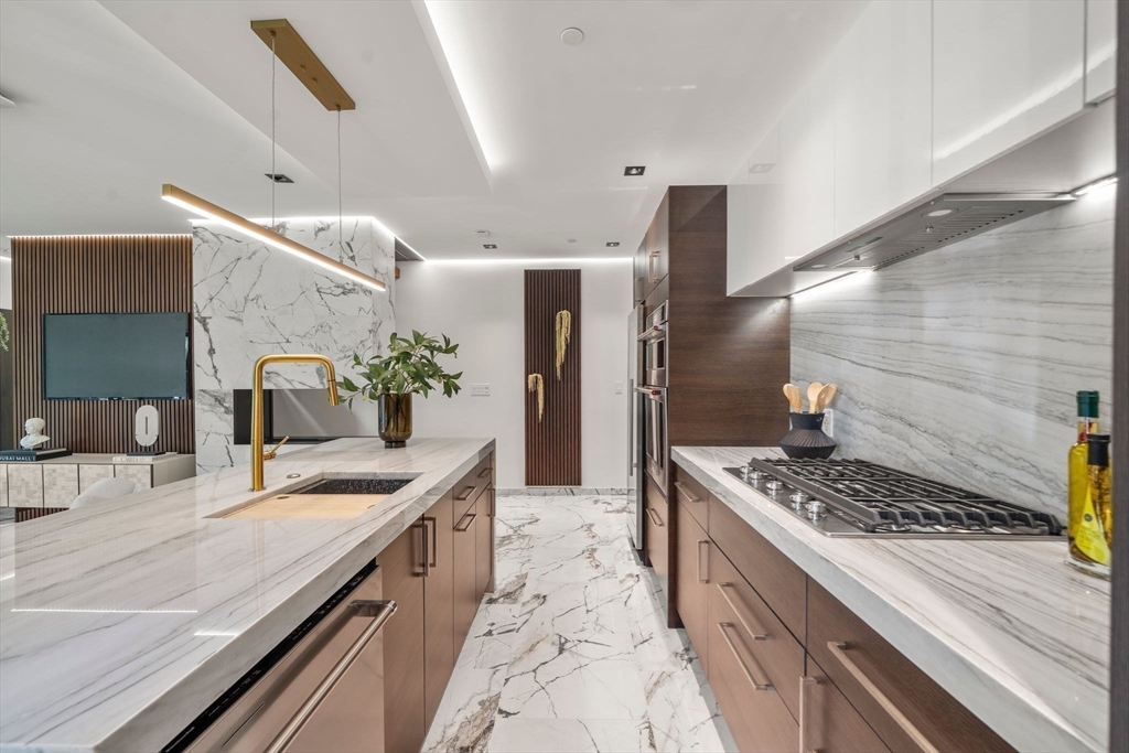 302 Elliot St. Carriage House N 3