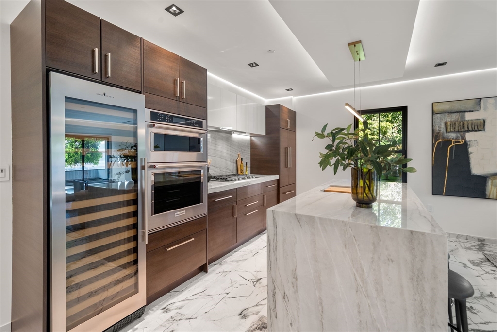 302 Elliot St. Carriage House N 3