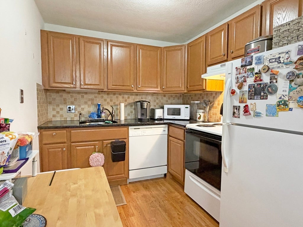 1077 Chestnut St #8, Newton, MA Photo #4