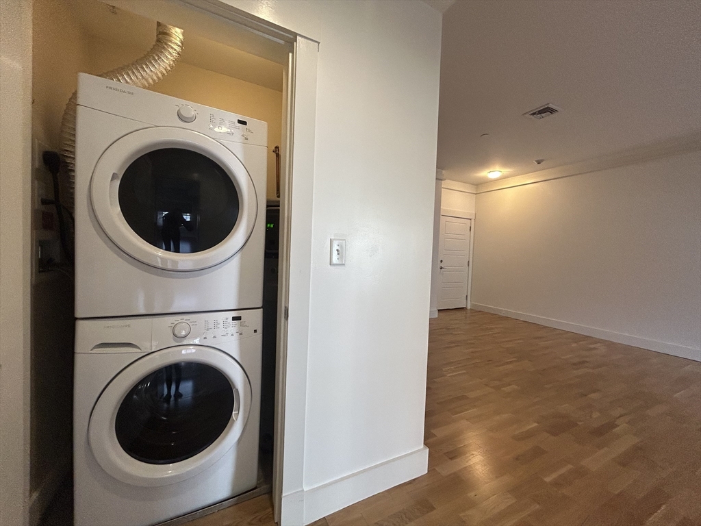 54 Loomis Street 2106