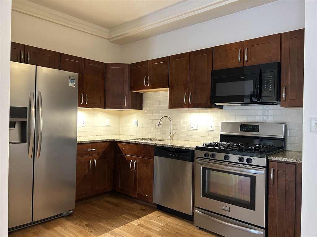 54 Loomis Street 2106