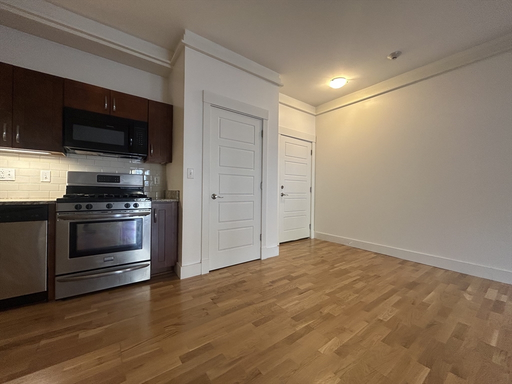 54 Loomis Street 2106