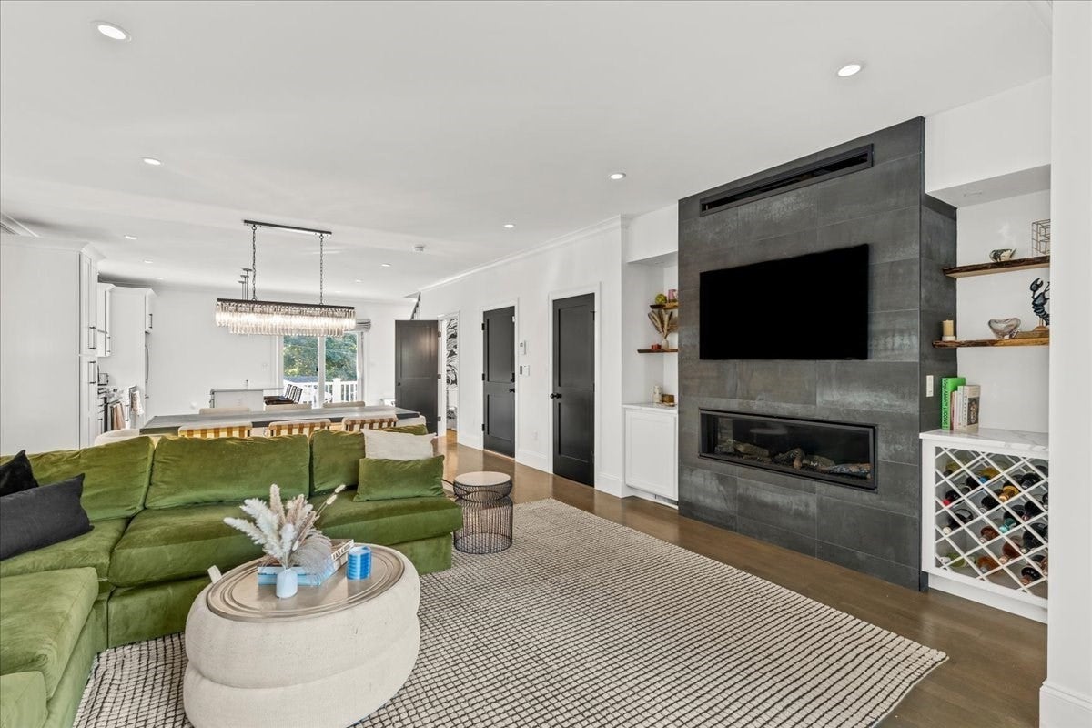 65 Ashland St 2
