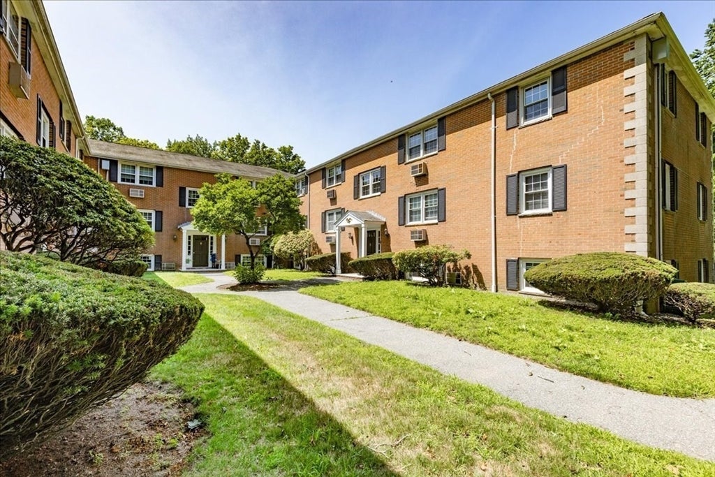57 Sylvan St 3F
