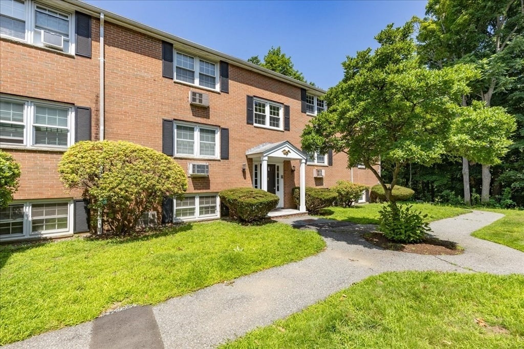 57 Sylvan St 3F