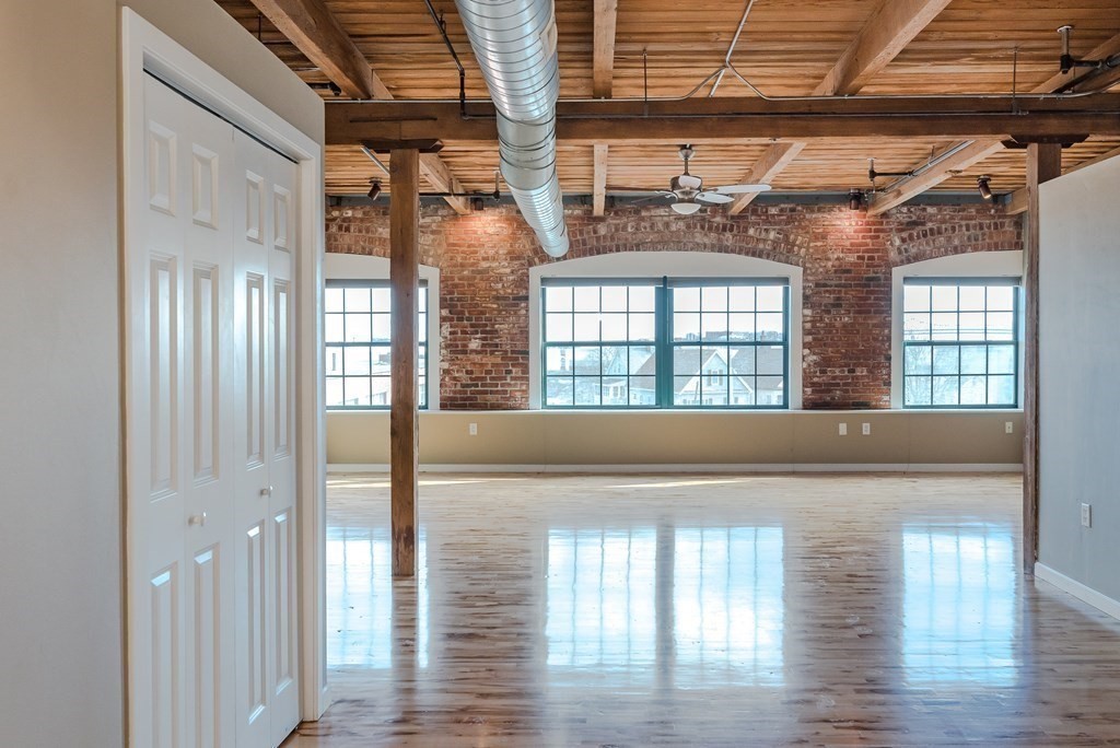 210 Broadway 404