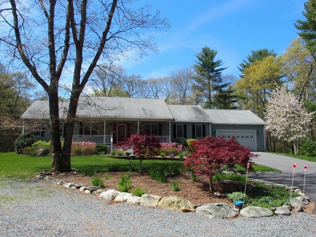 6 Bartley Dr