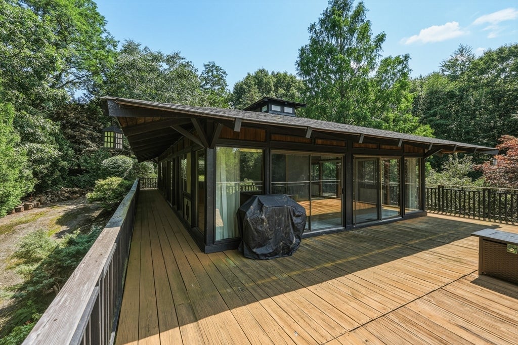 5 Laurel Ridge Dr