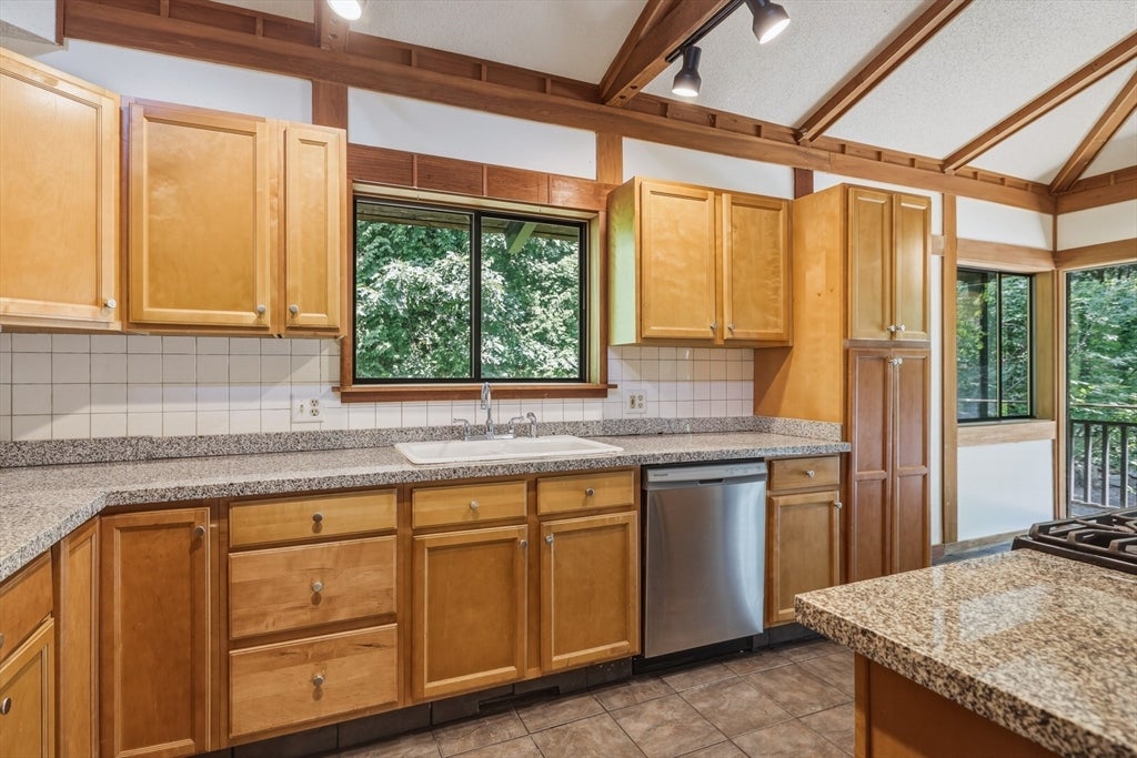 5 Laurel Ridge Dr