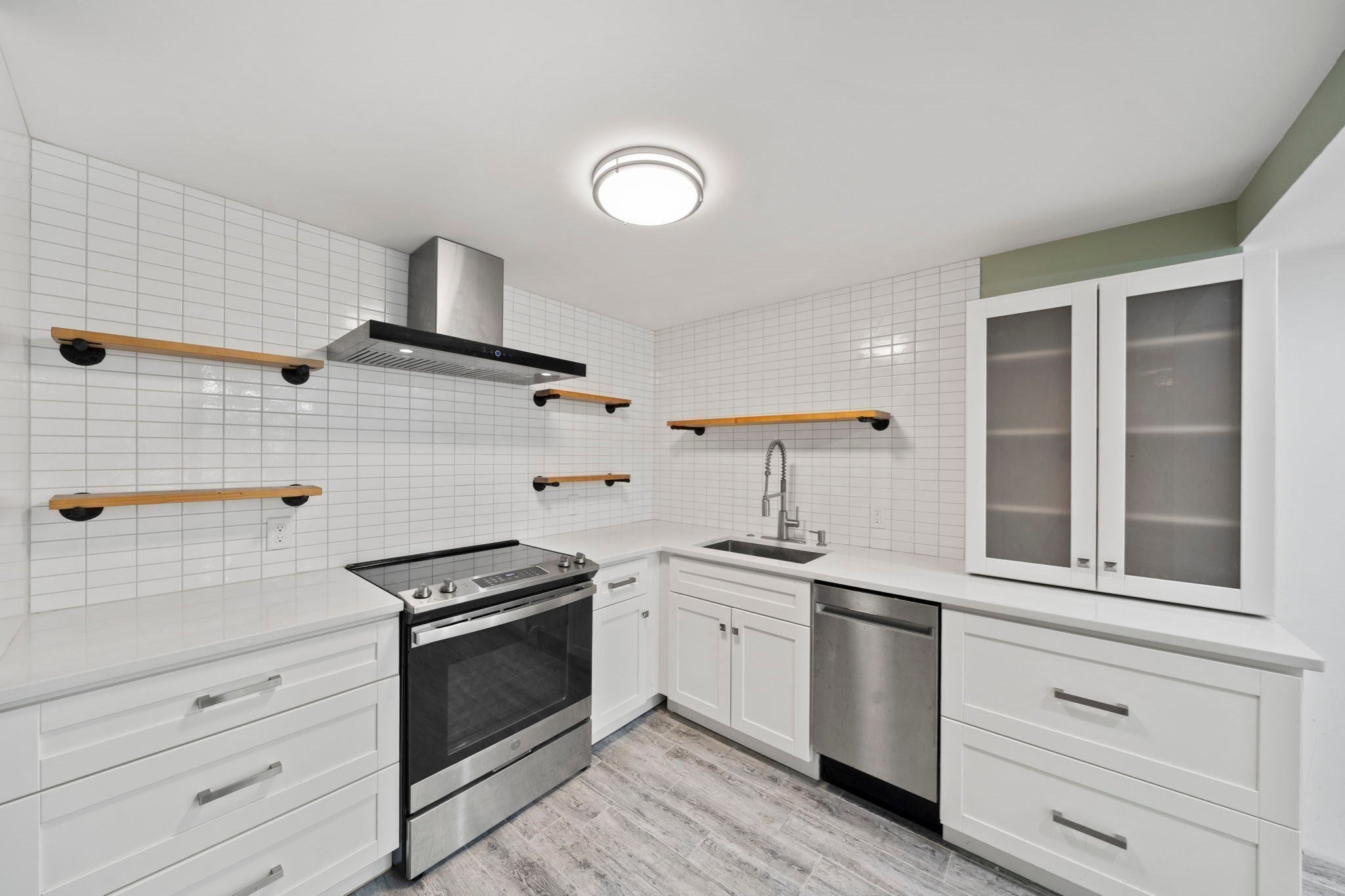 155 George Washington Blvd 205, Hull MA 02045