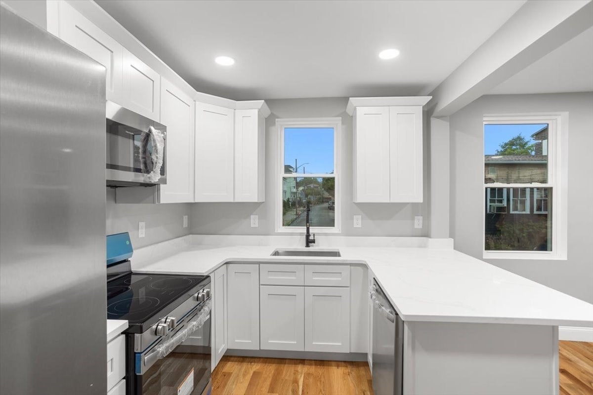28 Potters Ave, Providence, RI Photo #11