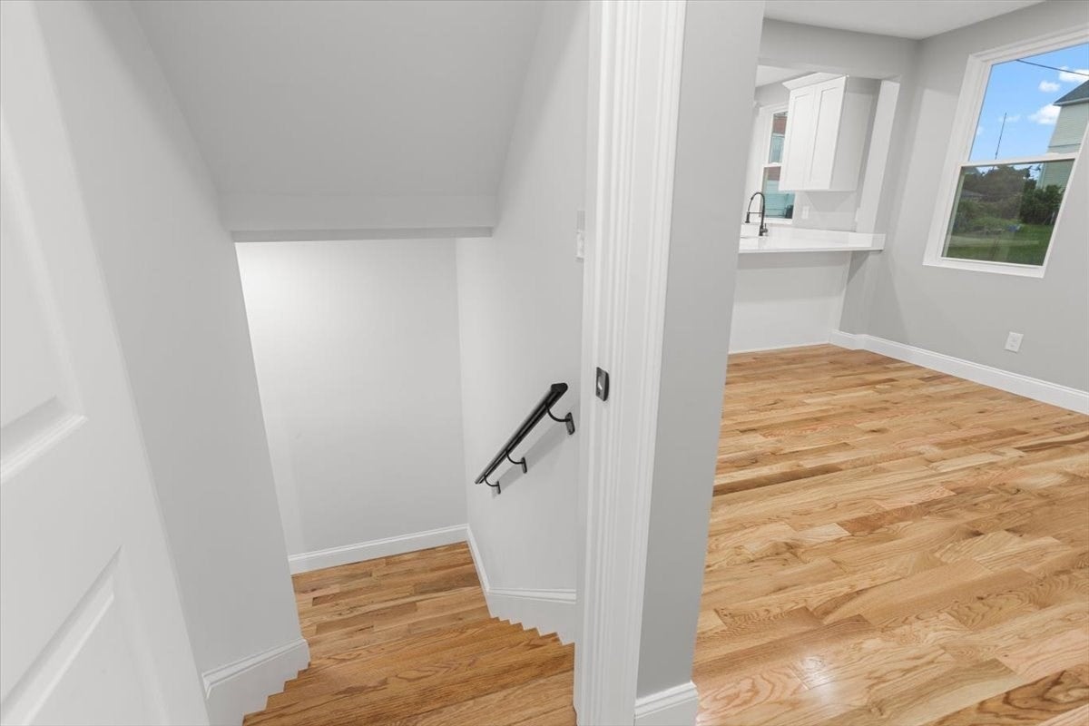 28 Potters Ave, Providence, RI Photo #6