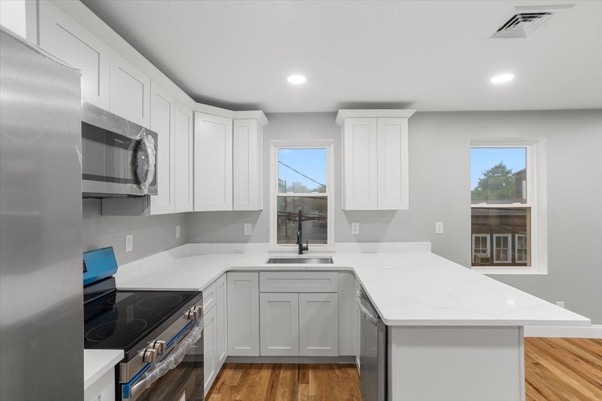 28 Potters Ave, Providence, RI Photo #29