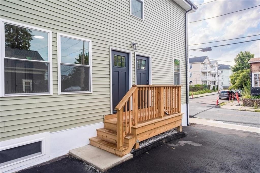 28 Potters Ave, Providence, RI Photo #4