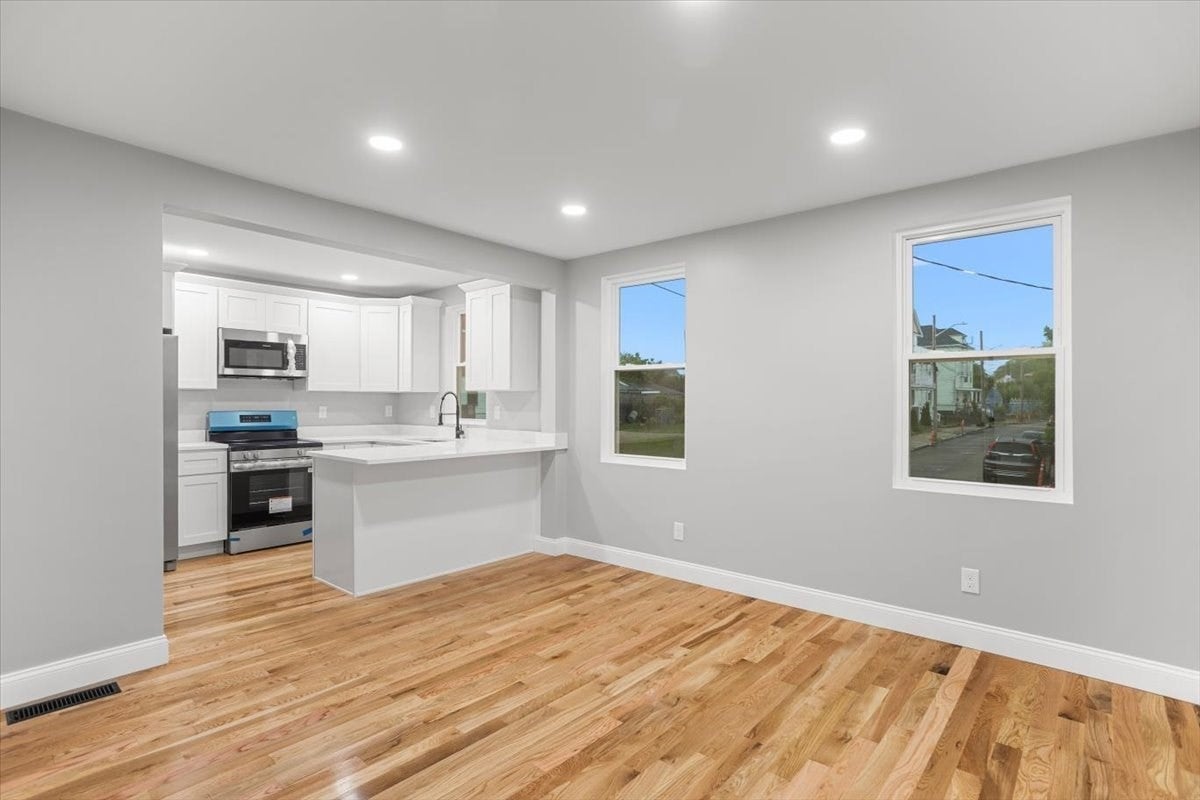 28 Potters Ave, Providence, RI Photo #7