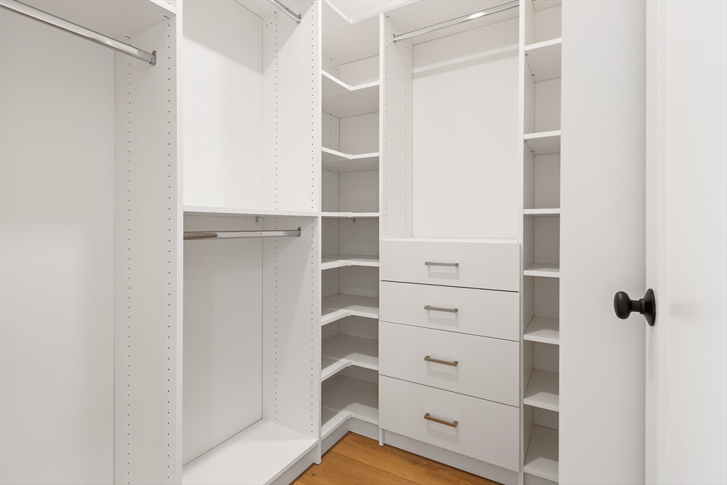 Natick, Massachusetts 01760, United States, 5 Bedrooms Bedrooms, ,5 BathroomsBathrooms,Residential,Contingent,132496